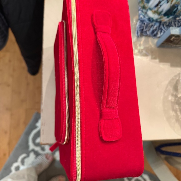 Estee Lauder Velvet Beauty Box - Picture 3 of 6